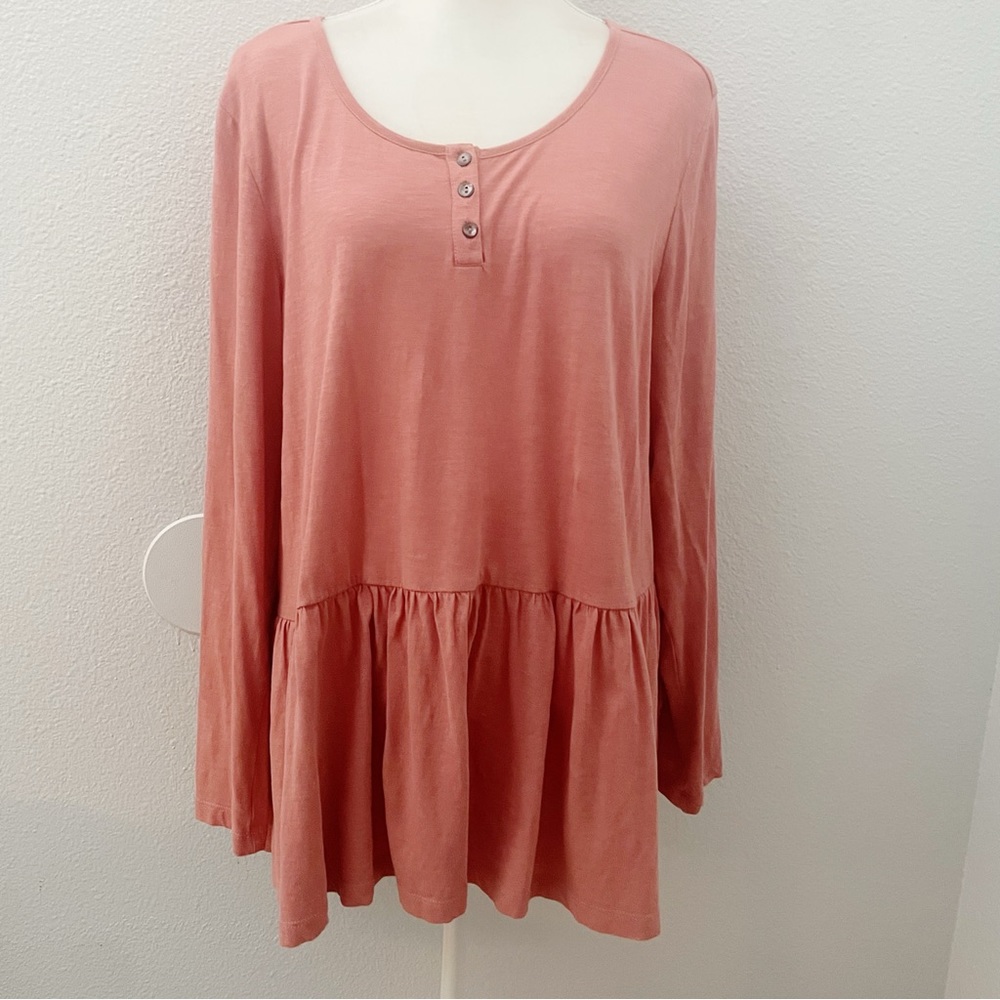 LOGO Lori Goldstein Long sleeve peplum henley top blush size large